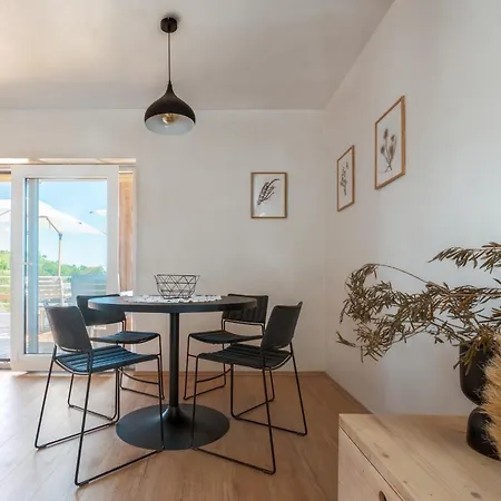 Retreat With Hot Tub & Sauna Chalet