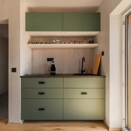 Retreat With Hot Tub & Sauna בקתה *