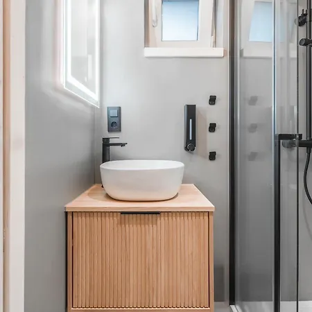 Chalet Retreat With Hot Tub & Sauna *