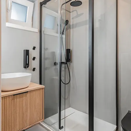 Retreat With Hot Tub & Sauna *