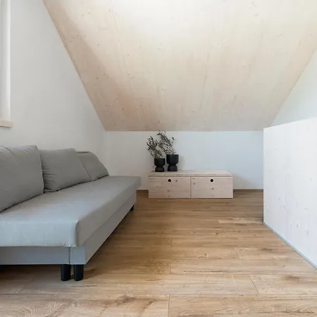 Retreat With Hot Tub & Sauna Chalet