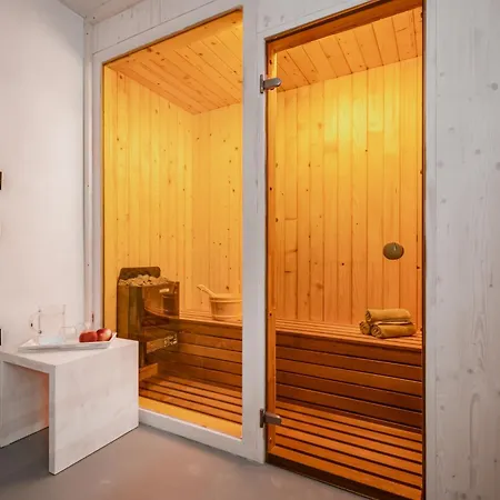 Retreat With Hot Tub & Sauna