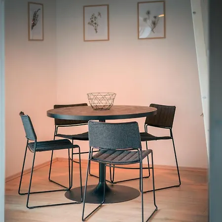 Retreat With Hot Tub & Sauna *