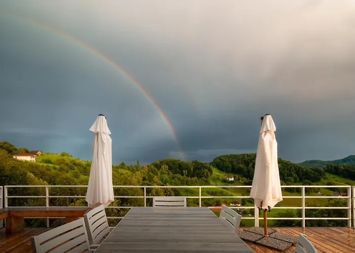 Dağ evi Retreat With Hot Tub & Sauna