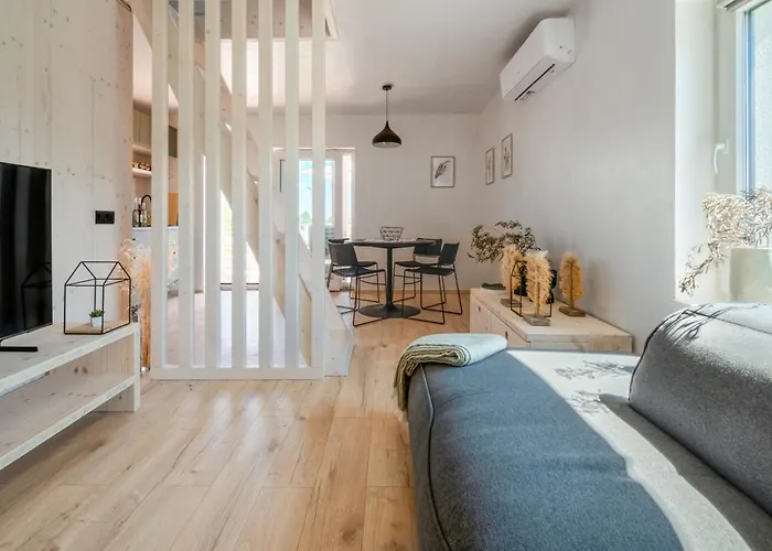 Retreat With Hot Tub & Sauna