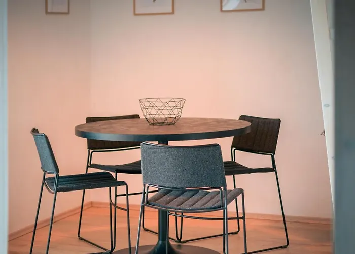 Retreat With Hot Tub & Sauna *